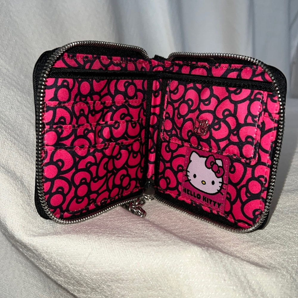 Sanrio Vintage Hello Kitty Loungefly Wallet with charm/chain accessory. - Picture 3 of 9